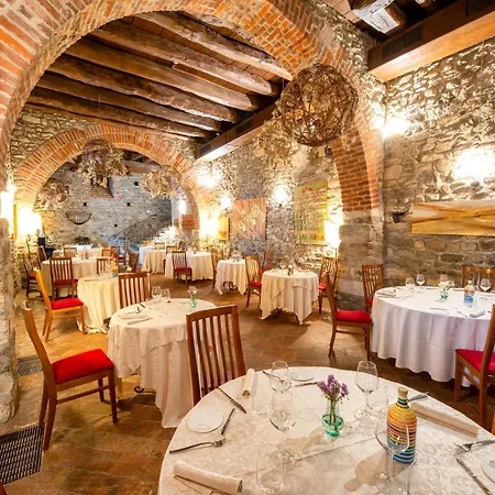 Relais & Castello Di Casiglio 4*