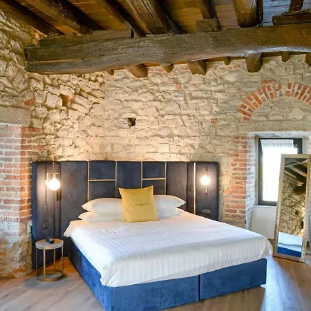 Relais & Castello Di Casiglio Hotel 4*
