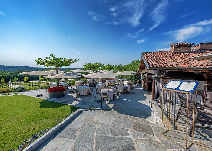 Relais & Castello Di Casiglio Hotel