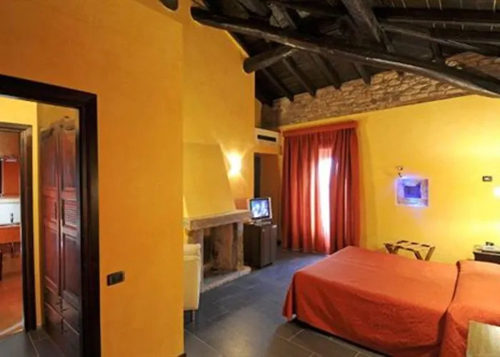 Relais & Castello Di Casiglio Hotel 4*