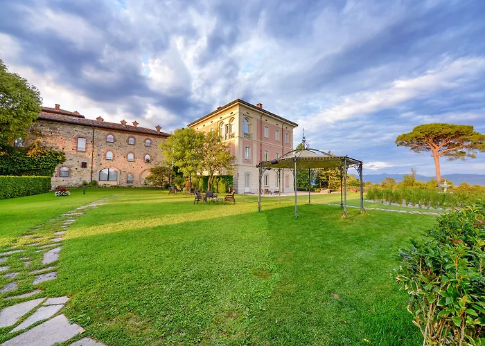 Relais & Castello Di Casiglio Hotel Erba