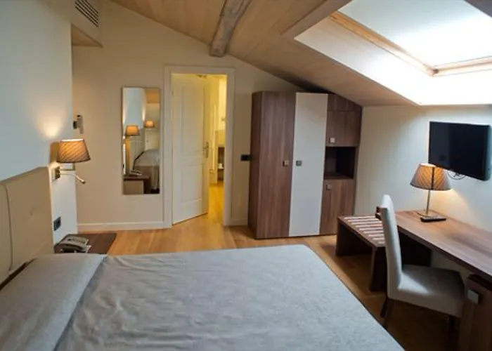 Relais & Castello Di Casiglio فندق 4*