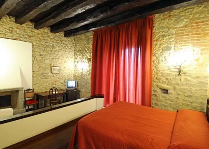 Relais & Castello Di Casiglio 4*