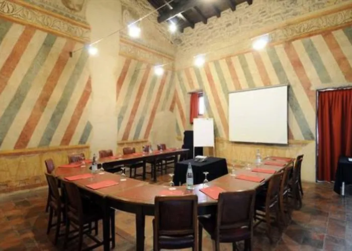 Relais & Castello Di Casiglio فندق إيربا