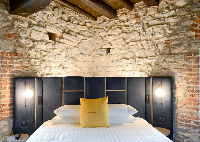 Relais & Castello Di Casiglio 4*