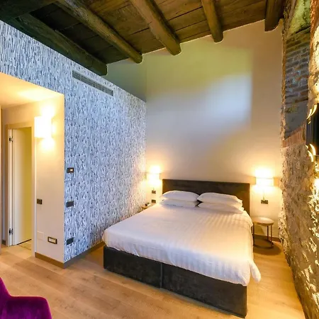 Relais Castello Di Casiglio Hotel 4*