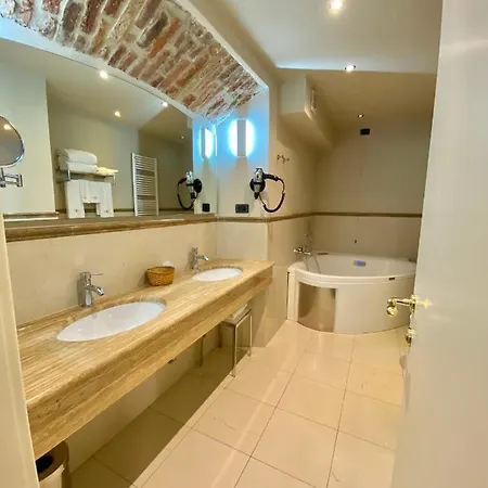 Hotel Relais Castello Di Casiglio 4*